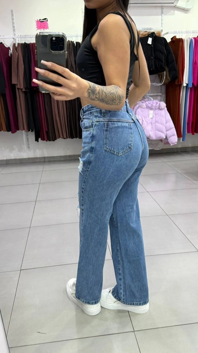 Calça Jeans Wide Leg Lavagem Marmorizada Com Detalhe De Rasgo Botão Dourado, foto 2
