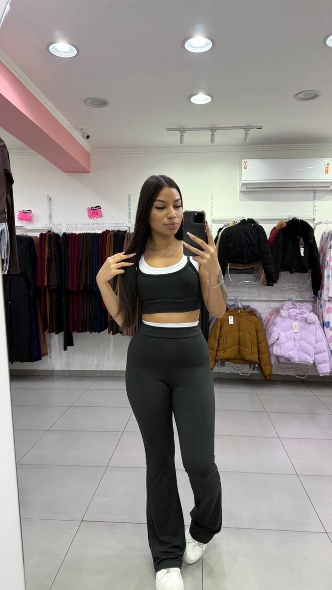 Conjunto Em Suplex Cropped Preto com Branco Calça Flare Preto