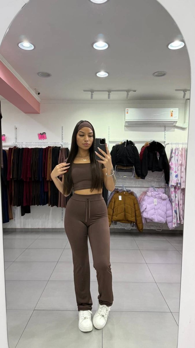 Conjunto Suplex Marrom Cropped Manga Curta e Gola Quadrada e Faixa Marrom
