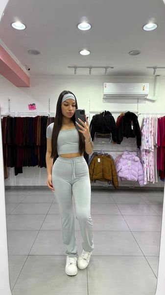 Conjunto Suplex Cinza Cropped Manga Curta e Gola Quadrada e Faixa Cinza