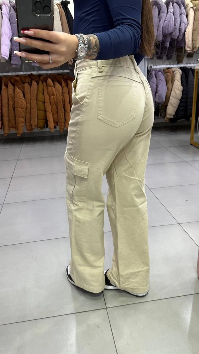 Calça Jeans Wide Cargo Nude Botão Dourado Detalhe Preto, foto 2
