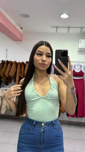 Cropped Poliamida Abertura Nas Costas E Detalhe Amarrar Pescoço Verde