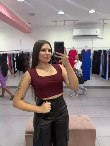 Cropped canelado regata gola redonda Bordo