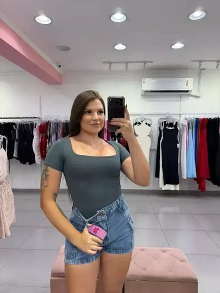 Body Poliamida Gola Quadrada E Manga Curta Cinza
