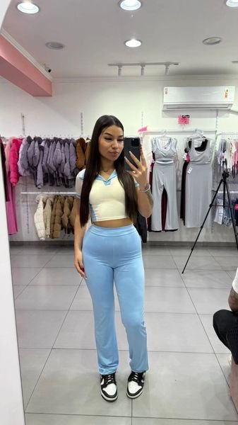 Conjunto Em Suplex Cropped Gola polo E Calça Flare Azul Fraco Com Off White