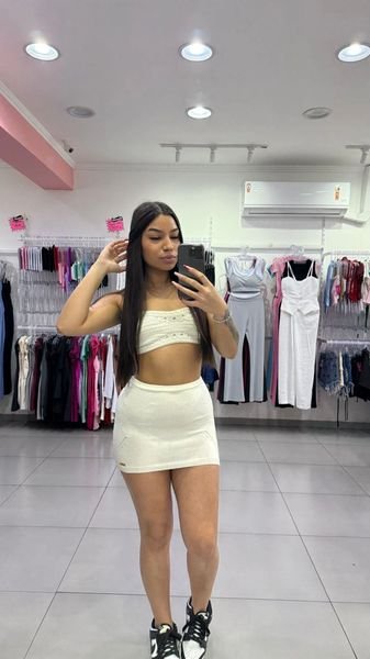 Conjunto Com Top Branco e Saia Luxxo