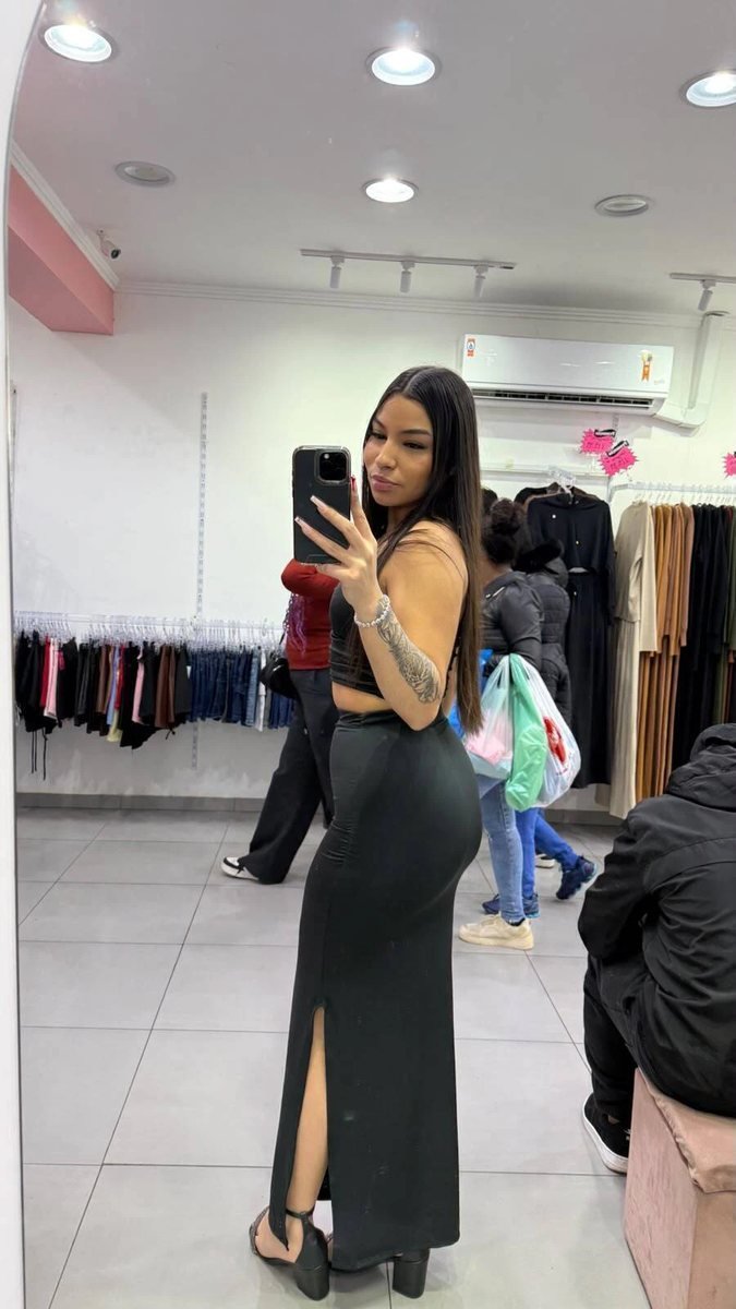 Conjunto Suplex Preto Cropped Drapeado Com Detalhe Dourado e Saia Com Fenda, foto 2