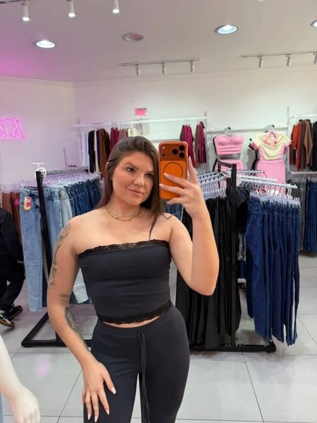 Top Glamour Com Detalhes Em Rendado Preto