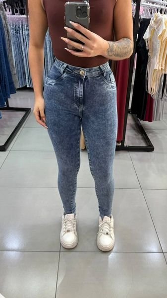 Calça Jeans Sal e Pimenta Gold Wash Botão Dourado e Escrita Dourada