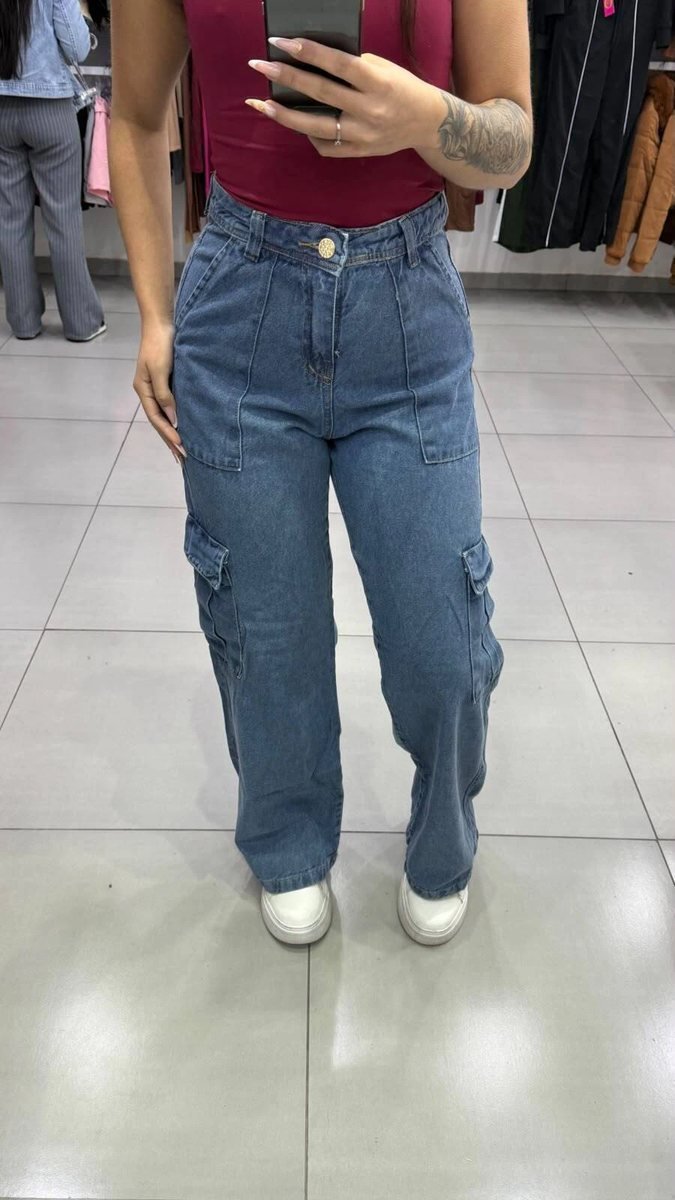 Calça Jeans Wide Cargo Azul Cristal Botão Dourado