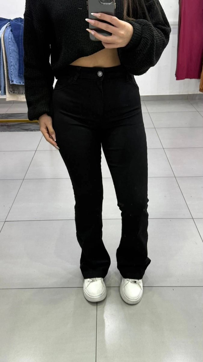 Calça Jeans Flare Lavagem Preta Botão Prata