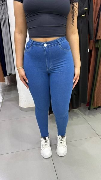Calça Jeans Sal e Pimenta Lavagem Tradicional Com Bordado Branco e Pimenta Branca