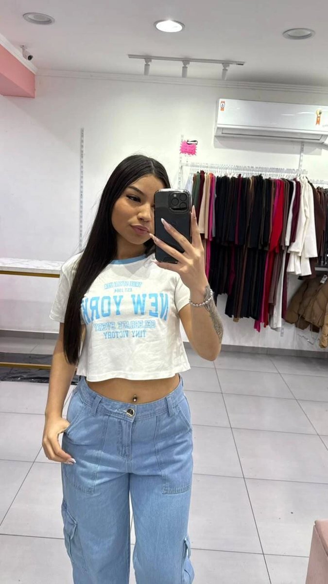T-shirt Curta New York Branca Com Escrita Azul e Gola Azul