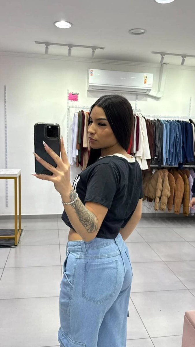 T-shirt Curta New York Preta Com Escrita Branca e Gola Branca, foto 2