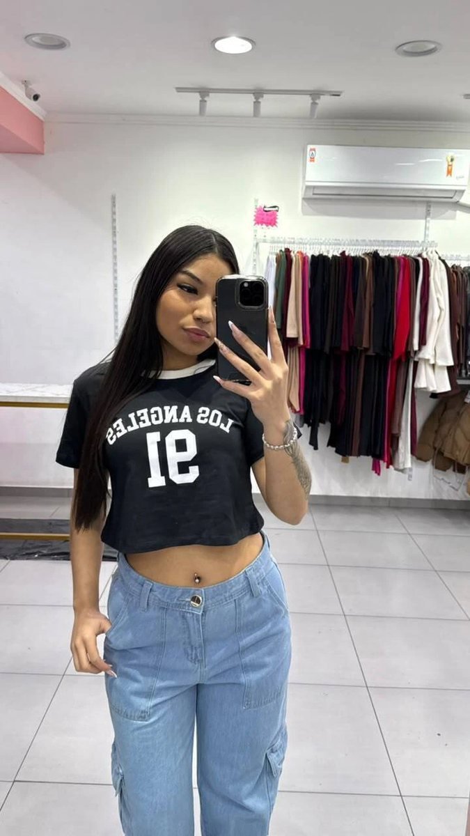 T-shirt Curta Los Angeles Preto Com Escrita Branca e Gola Branca
