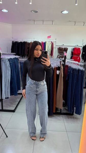 Wide Leg Lavagem Clara Com Detalhe de Brilho