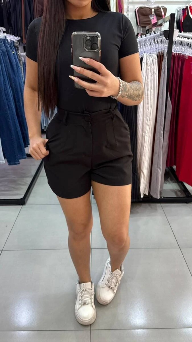 Short Alfaiataria Com Bolsos Nas Laterais Preto