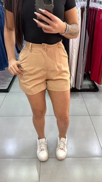 Short Alfaiataria Com Bolsos Nas Laterais Bege