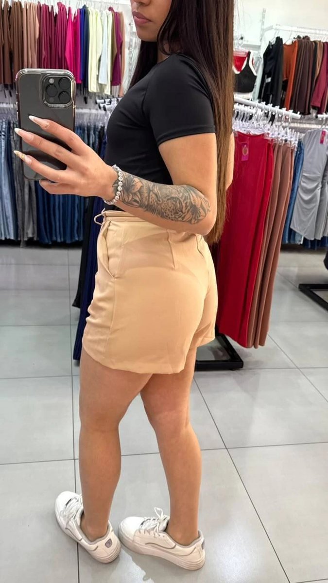 Short Alfaiataria Com Bolsos Nas Laterais Bege, foto 2
