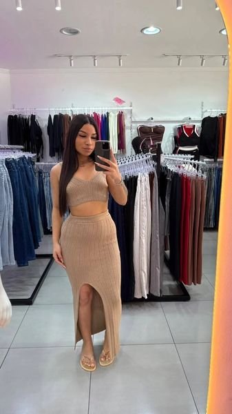 Conjunto Luxxo Em Tricô Regata E Saia Com Fenda na Lateral Bege