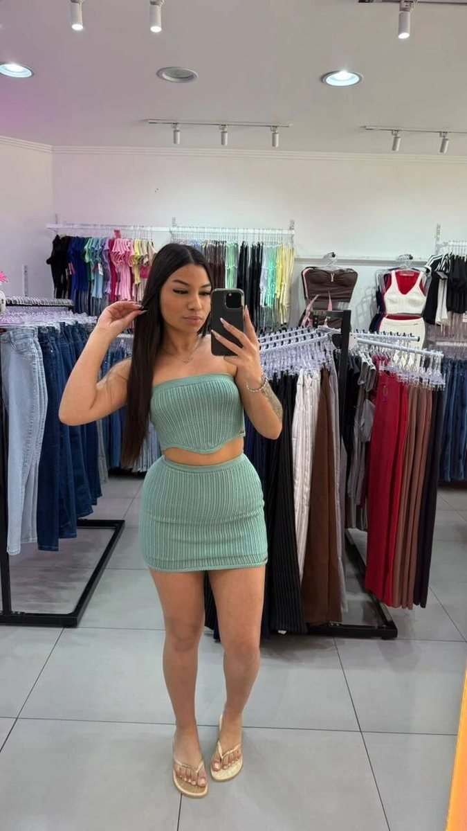 Conjunto Luxxo Em Tricô Cropped Tomara Que Caia e Saia Curta Verde