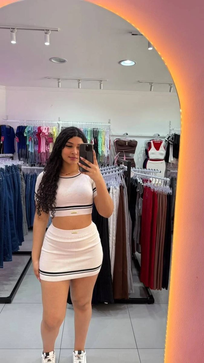 Conjunto Luxxo Em Modal Com Saia Curta e Detalhes De Linhas Pretas Horizontais Branco