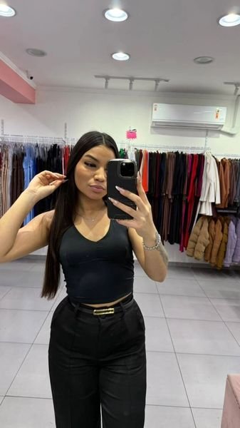 Cropped Com Amarração No Pescoço e Detalhe No Peito Preto SKU> 03