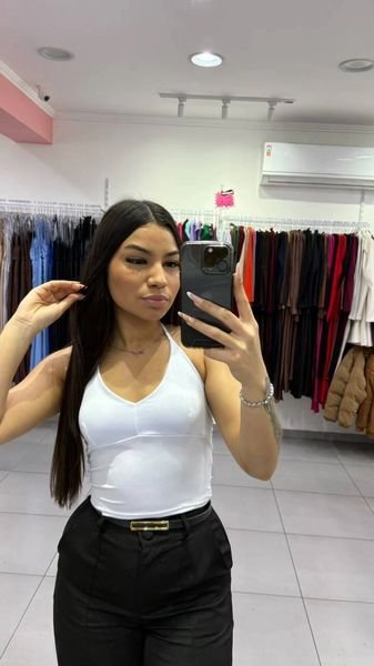 Cropped Com Amarração No Pescoço e Detalhe No Peito Branco SKU> 03