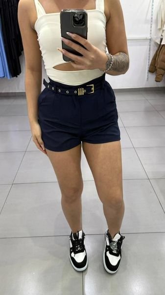 Short Alfaiataria Com Bolsos Nas Laterais e Acompanha Cinto Com Detalhes Dourados Azul Marinho