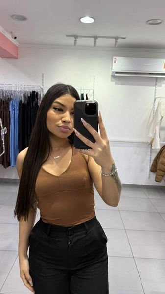 Cropped Com Amarração No Pescoço e Detalhe No Peito Marrom