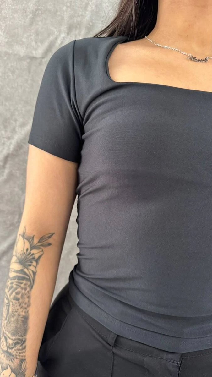 Blusa Gola Quadrada em Suplex Preta, foto 2