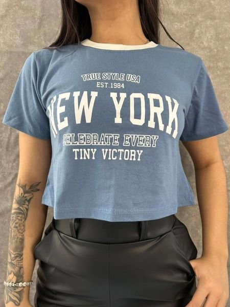 T-shirt Curta New York Azul Escuro Com Escrita Branca e Gola Branca