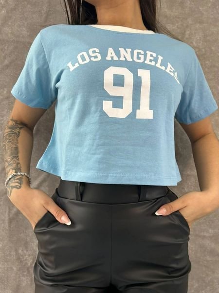 T-shirt Curta Los Angeles Azul Com Escrita Branca e Gola Branca