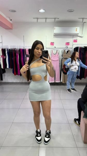 Vestido Curto Com Recorte Na Barriga Cinza
