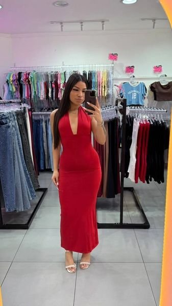 Vestido Suplex Com Decote no Peito e Amarração no Pescoço Vermelho