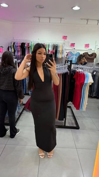Vestido Suplex Com Decote no Peito e Amarração no Pescoço Preto